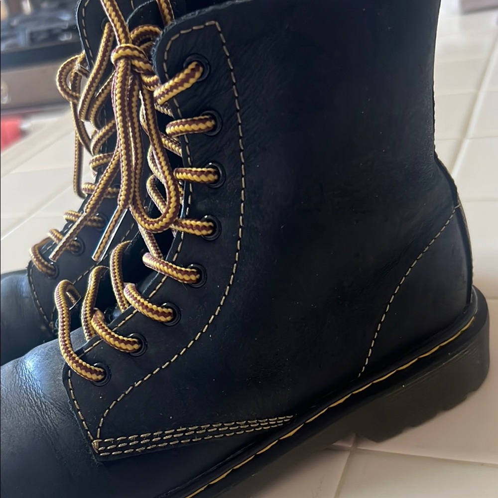 Dr. Martens Kids Black Leather Lace-Up Boots - Picture 9 of 11